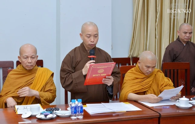 Thượng tọa Thích Quang Thạnh, Phó Viện trưởng kiêm Tổng Thư ký Học viện công bố quyết định bổ nhiệm Giám đốc Thư viện thuộc Học viện Phật giáo VN tại TP.HCM Thượng tọa Thích Quang Thạnh, Phó Viện trưởng kiêm Tổng Thư ký Học viện công bố quyết định bổ nhiệm Giám đốc Thư viện thuộc Học viện Phật giáo VN tại TP.HCM