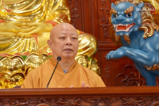 Hòa thượng Thích Lệ Trang thuyết giảng