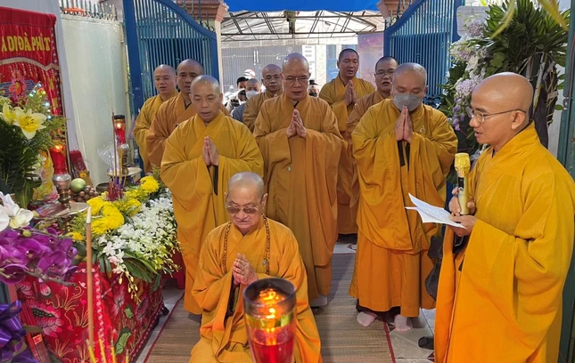 Chư Tăng Ni, Phật tử cùng tụng thời kinh cầu nguyện