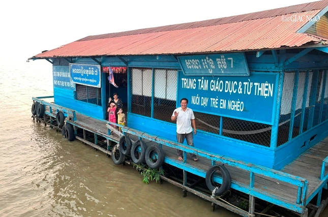 Thăm và trao 500 triệu đồng tu sửa Trường tiểu học Việt Nam tại biển hồ Campuchia