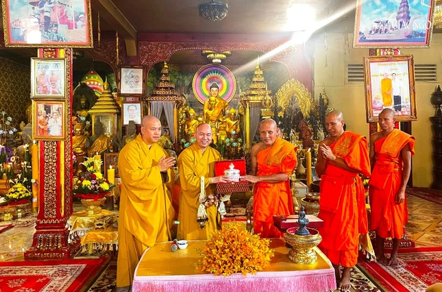 Thăm, làm việc với Trưởng lão Phó Tăng thống Giáo hội Tăng-già Vương quốc Campuchia