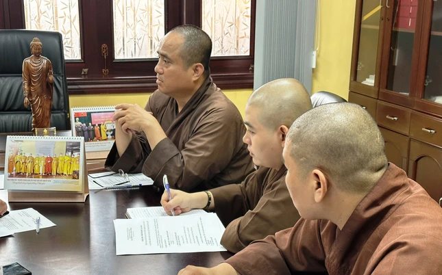 Thượng tọa Thích Tâm Hải chủ trì buổi thảo luận và phân công cụ thể công việc cho Ban Thư ký, Văn phòng Ban Thông tin - Truyền thông GHPGVN TP.HCM