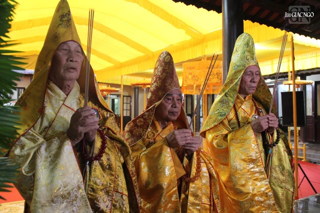 Chư Hòa thượng chứng minh Chư Hòa thượng chứng minh