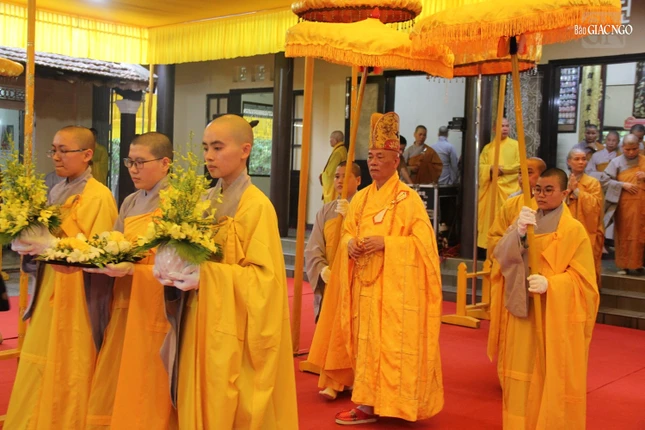 Cung nghinh chư vị giáo phẩm Cung nghinh chư vị giáo phẩm