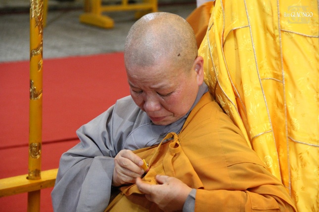 Chư Ni thọ tang bậc ân sư, giới sư khả kính