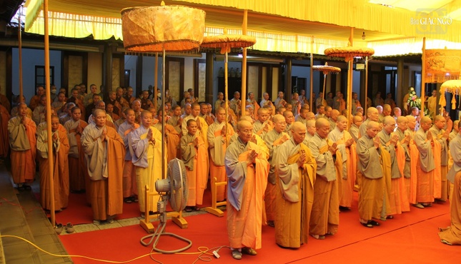 Chư Ni đến hộ niệm tại chùa Diệu Viên