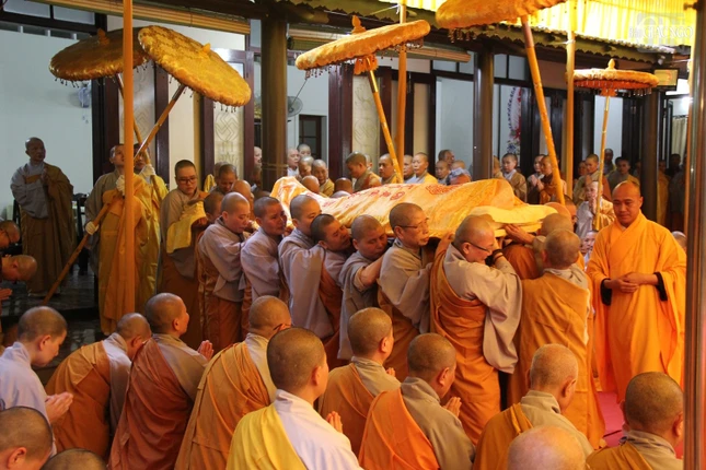 Pháp tử Ni cung thỉnh thân tứ đại Ni trưởng Pháp tử Ni cung thỉnh thân tứ đại Ni trưởng