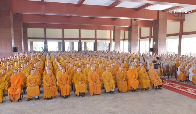 Tăng Ni sinh viên các khóa tu học nội trú tại cơ sở II của Học viện (H.Bình Chánh)