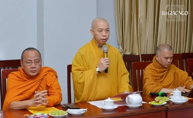 Thượng tọa Thích Quang Thạnh báo cáo và thông qua quyết định chuẩn y nhân sự của Giáo hội về Hội đồng Điều hành Học viện Phật giáo VN tại TP.HCM nhiệm kỳ 2022-2027