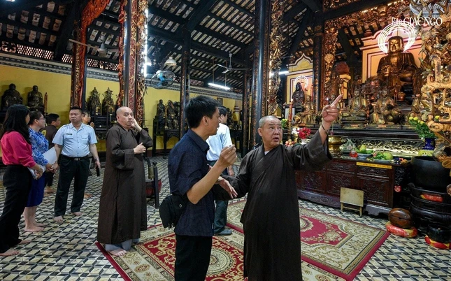 Tại chánh điện của ngôi tổ đình gần 300 năm tuổi trên địa bàn TP.HCM