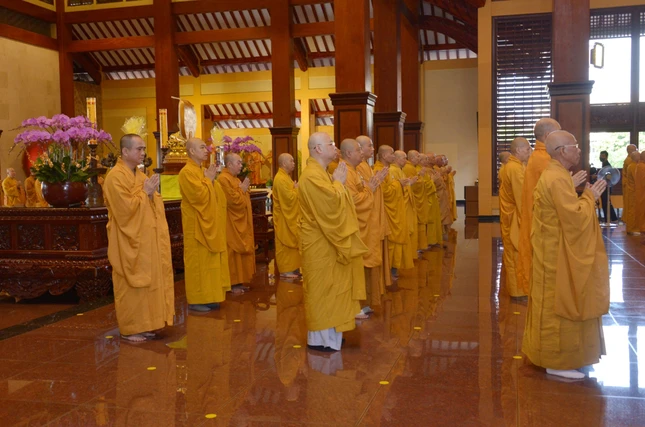 Theo đó, lễ bố-tát cũng như các hoạt động quan trọng của Giáo hội cũng được tổ chức tại Việt Nam Quốc Tự