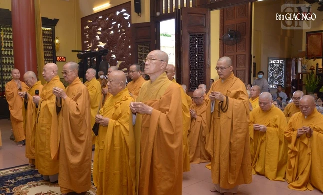 Chư tôn đức giáo phẩm niêm hương tưởng niệm