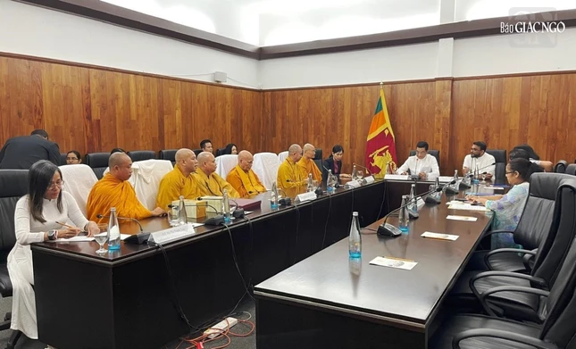 Làm việc với Bộ trưởng Bộ Ngoại giáo Sri Lanka