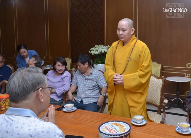 Thượng tọa Thích Giác Hiệp chào mừng phái đoàn