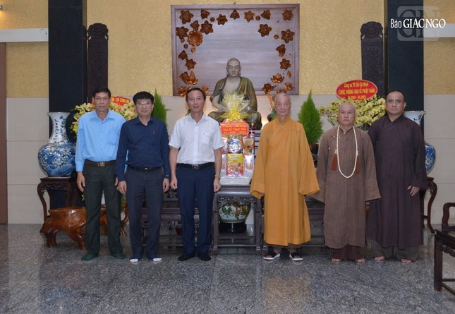 Ông Vũ Hoài Bắc và phái đoàn Ban Tôn giáo Chính phủ chúc mừng Phật đản đến Đức Pháp chủ GHPGVN Ông Vũ Hoài Bắc và phái đoàn Ban Tôn giáo Chính phủ chúc mừng Phật đản đến Đức Pháp chủ GHPGVN