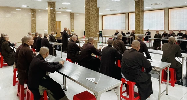 Quang cảnh buổi họp chúng tại Việt Nam Quốc Tự Quang cảnh buổi họp chúng tại Việt Nam Quốc Tự