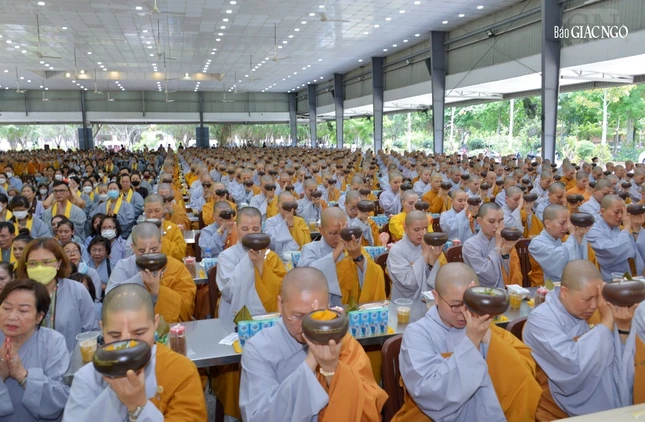 Một vài hình ảnh sinh hoạt ngày đầu tiên khóa huân tu của lãnh đạo, giảng viên Học viện Phật giáo VN tại TP.HCM cùng với Tăng Ni sinh viên nội trú trong mùa An cư kiết hạ PL.2567 (2023)