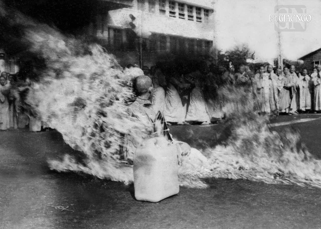 Ngài vẫn an nhiên tĩnh tọa trong biển lửa - Ảnh tư liệu