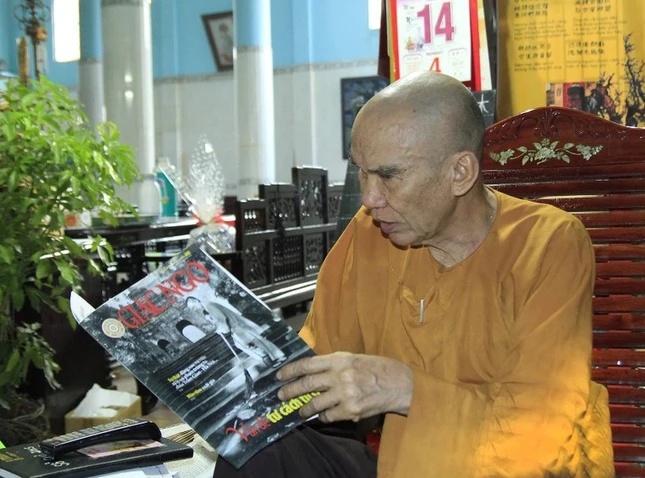 Hòa thượng Thích Thanh Sơn là độc giả gắn bó với Báo Giác Ngộ, giữ thói quen đọc báo mỗi kỳ... - Ảnh: Vũ Giang Hòa thượng Thích Thanh Sơn là độc giả gắn bó với Báo Giác Ngộ, giữ thói quen đọc báo mỗi kỳ... - Ảnh: Vũ Giang