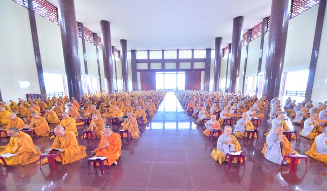 Tầng trệt là đại giảng đường - sẽ là không gian cho các sự kiện hội nghị, hội thảo với sức chứa 2.500 chỗ ngồi; cùng với các phòng họp dành cho hội thảo nhóm…