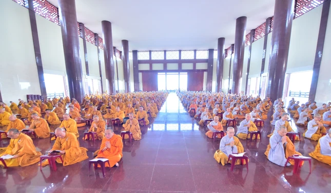 Tầng trệt là đại giảng đường - sẽ là không gian cho các sự kiện hội nghị, hội thảo với sức chứa 2.500 chỗ ngồi; cùng với các phòng họp dành cho hội thảo nhóm…