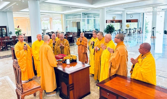 Ngài còn căn dặn thêm nhiều vấn đề để bảo đảm việc tổ chức Đại giới đàn được thành tựu và nhắn nhủ tất cả Tăng Ni tỉnh nhà đoàn kết, hòa hợp vì Phật sự quan trọng và đặc thù này