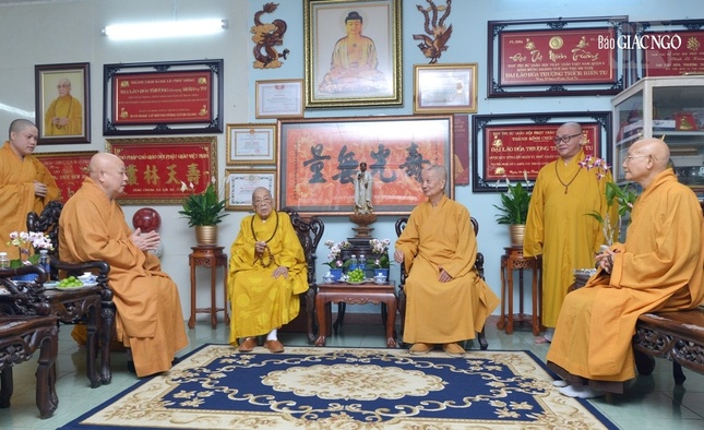 Tại phương trượng chùa Phật Học Xá Lợi