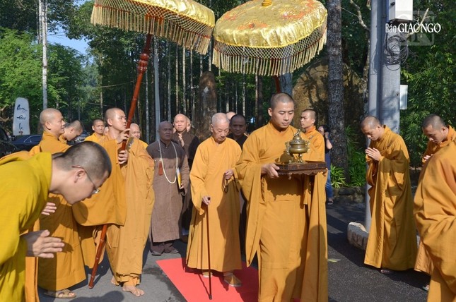 Đức Pháp chủ GHPGVN quang lâm thiền viện Thường Chiếu