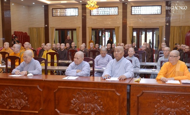 Chư Ni tham dự họp