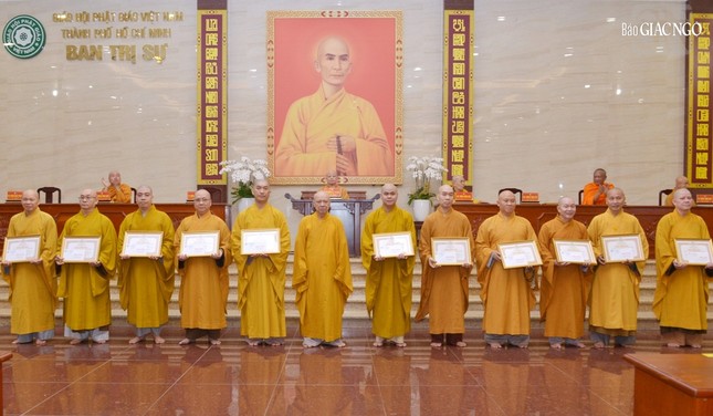 Trao Bằng công đức đến Ban Trị sự TP.Thủ Đức và các quận, huyện