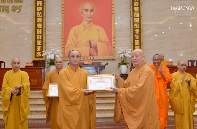 Tuyên dương Ban Thông tin - Truyền thông đã làm tốt công tác lan tỏa không khí chuỗi hoạt động thuộc các đại lễ quan trọng của Phật giáo tại TP.HCM