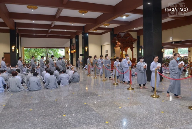 Lễ quy y được tổ chức định kỳ theo lịch sinh hoạt tu học của đạo tràng Pháp Hoa