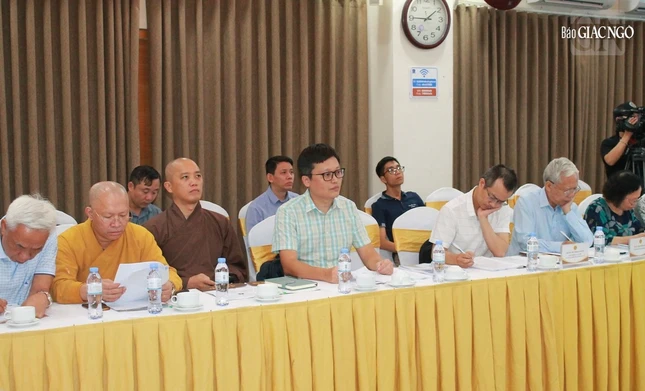 Các nhà nghiên cứu tham dự tọa đàm