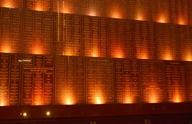 Nơi đây thờ phụng hơn 44 ngàn liệt sĩ, các vị lãnh đạo, các Anh hùng lực lượng vũ trang, Bà mẹ Việt Nam anh hùng Nơi đây thờ phụng hơn 44 ngàn liệt sĩ, các vị lãnh đạo, các Anh hùng lực lượng vũ trang, Bà mẹ Việt Nam anh hùng