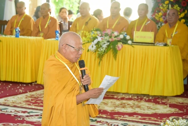 Hòa thượng Thích Giác Nhân cung tuyên tiểu sử Tổ Huệ Đăng