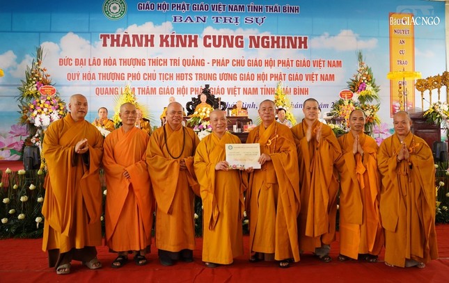 Ban Hoằng pháp T.Ư và Ban Kinh tế - Tài chính T.Ư cúng dường đến trường hạ tập trung của Phật giáo tỉnh Thái Bình