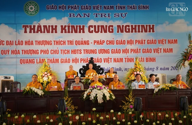 Chư tôn đức và lãnh đạo tỉnh Thái Bình