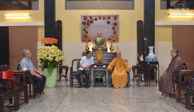 Đức Pháp chủ GHPGVN tiếp Thiếu tướng Phạm Ngọc Việt tại chùa Huê Nghiêm Đức Pháp chủ GHPGVN tiếp Thiếu tướng Phạm Ngọc Việt tại chùa Huê Nghiêm