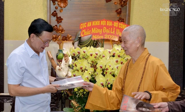 Tặng Báo Giác Ngộ số đặc biệt Vu lan - Báo hiếu