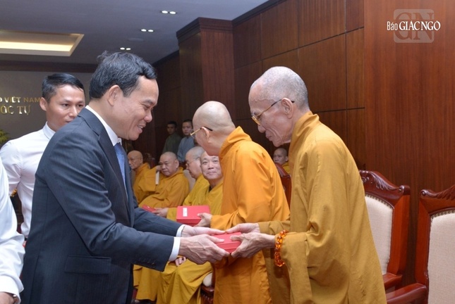 Hòa thượng Thích Huệ Trí và chư tôn đức Phó Chủ tịch Hội đồng Trị sự tham dự