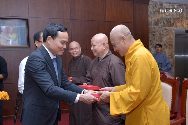 Với chư vị Hòa thượng Thích Huệ Thông, Hòa thượng Thích Lệ Trang và Thượng tọa Thích Thanh Phong