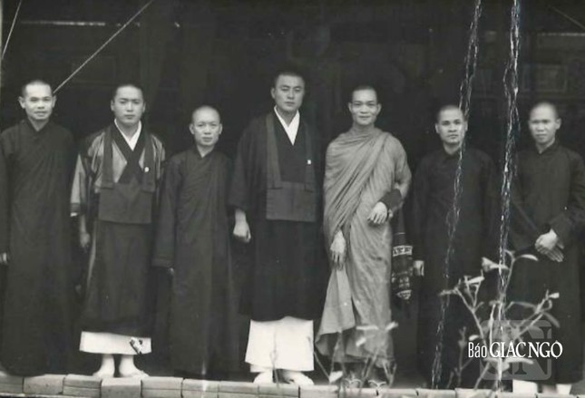 Với chư Tăng Việt Nam tại Sài Gòn (1964)