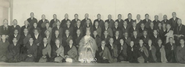 Hình ảnh lễ tốt nghiệp đại học và thọ giới