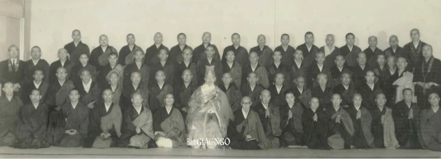 Hình ảnh lễ tốt nghiệp đại học và thọ giới