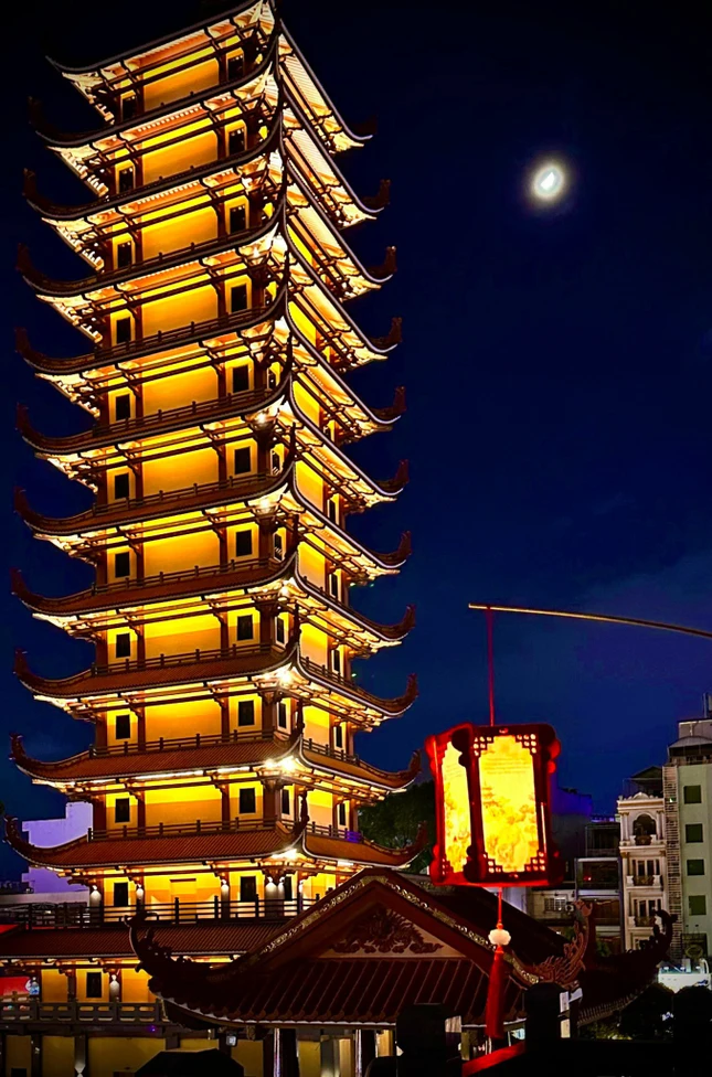 Sẵn sàng cho Đêm hội Trăng rằm Trung thu tại Việt Nam Quốc Tự Sẵn sàng cho Đêm hội Trăng rằm Trung thu tại Việt Nam Quốc Tự