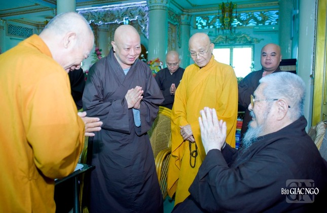 Trưởng lão Hòa thượng Thích Minh Chơn bày tỏ sự trân trọng trước đạo tình của Đức Pháp chủ và sự quan tâm của Ban Trị sự GHPGVN TP.HCM đối với ngài trong buổi thăm viếng sáng 28-9-2023 tại chùa Phật Bảo Trưởng lão Hòa thượng Thích Minh Chơn bày tỏ sự trân trọng trước đạo tình của Đức Pháp chủ và sự quan tâm của Ban Trị sự GHPGVN TP.HCM đối với ngài trong buổi thăm viếng sáng 28-9-2023 tại chùa Phật Bảo