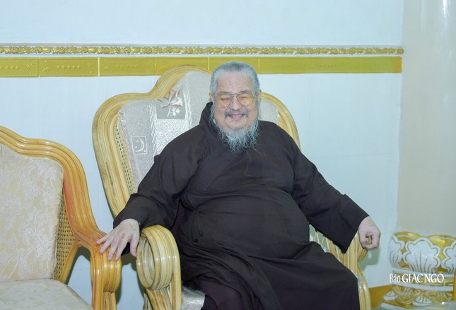 Mặc dù thân đang có bệnh duyên nhưng Trưởng lão Hòa thượng vẫn rất minh mẫn Mặc dù thân đang có bệnh duyên nhưng Trưởng lão Hòa thượng vẫn rất minh mẫn