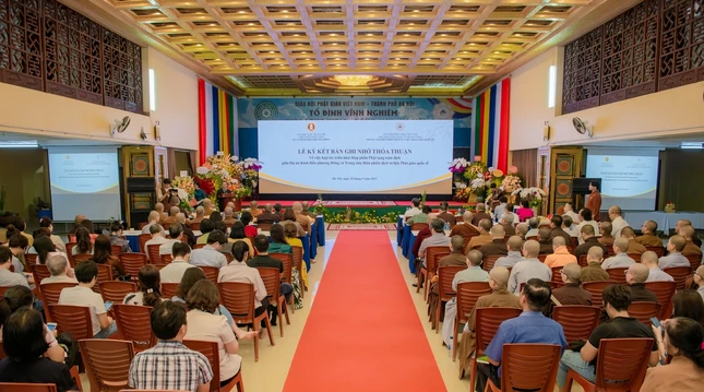 Buổi ký kết diễn ra tại chùa Long Hưng - Ảnh: Viện Trần Nhân Tông