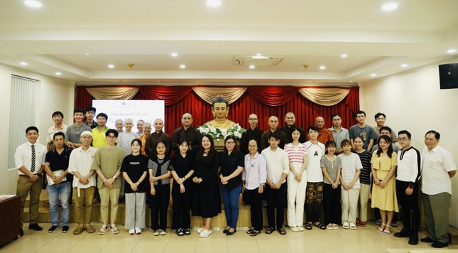 Cùng lưu lại buổi hội ngộ tại hội trường trụ sở tòa soạn Báo Giác Ngộ Cùng lưu lại buổi hội ngộ tại hội trường trụ sở tòa soạn Báo Giác Ngộ