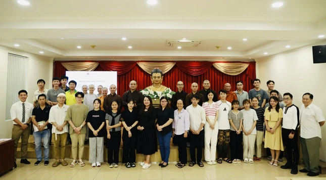 Cùng lưu lại buổi hội ngộ tại hội trường trụ sở tòa soạn Báo Giác Ngộ Cùng lưu lại buổi hội ngộ tại hội trường trụ sở tòa soạn Báo Giác Ngộ